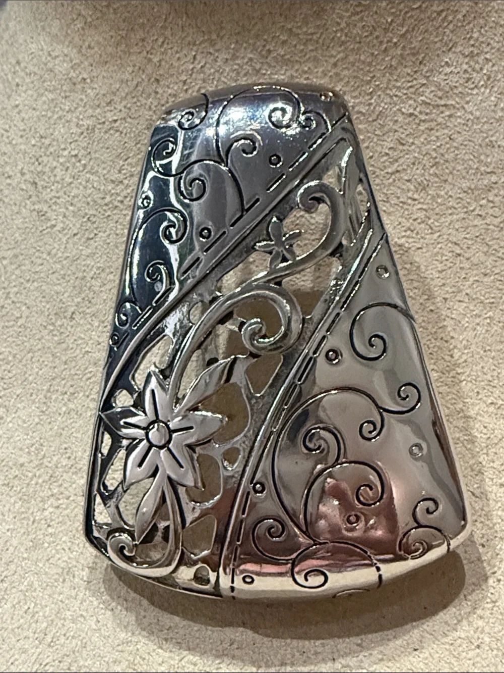 Silver Floral Filigree Pendant!